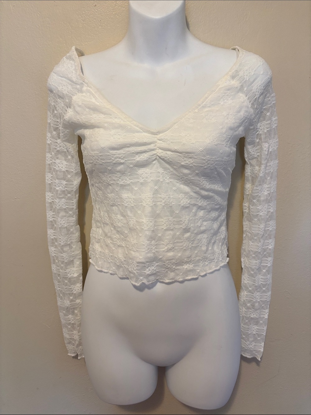 Arizona Jean Company White Lace Long Sleeve V-Neck Top